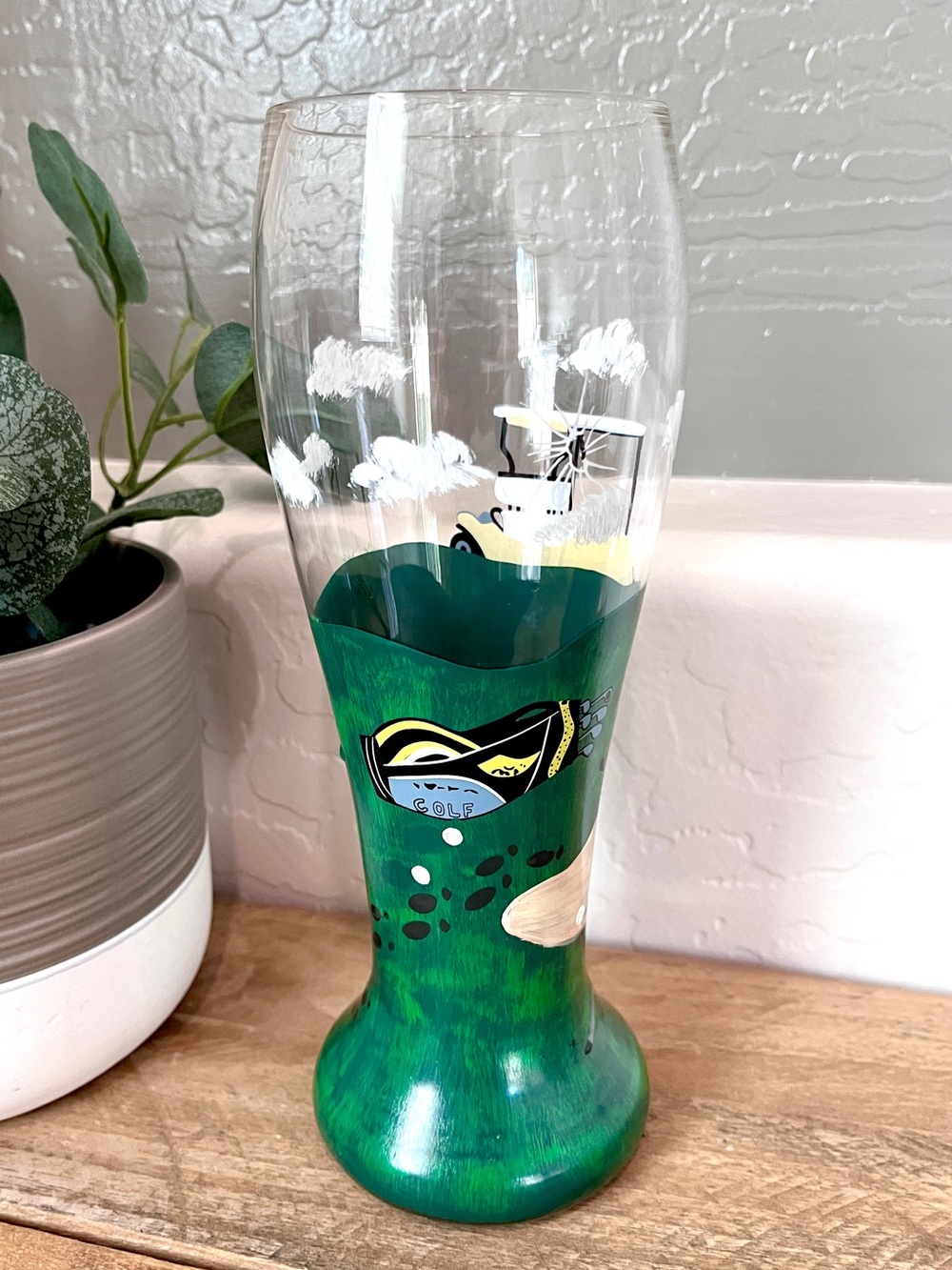 Vintage Lolita Hand Painted 19th Hole Golf Pilsner Beer Glass 22oz - Picture 2 of 6
